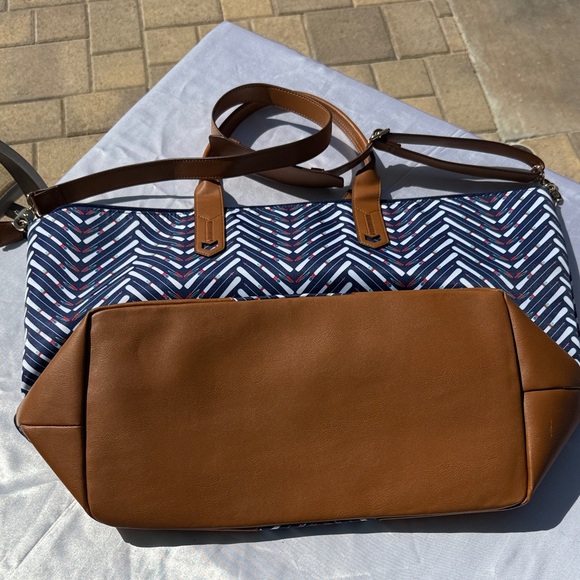 Stella & Dot Teal and Brown Tote NWOT. Very large. Bag extends - Picture 4 of 6